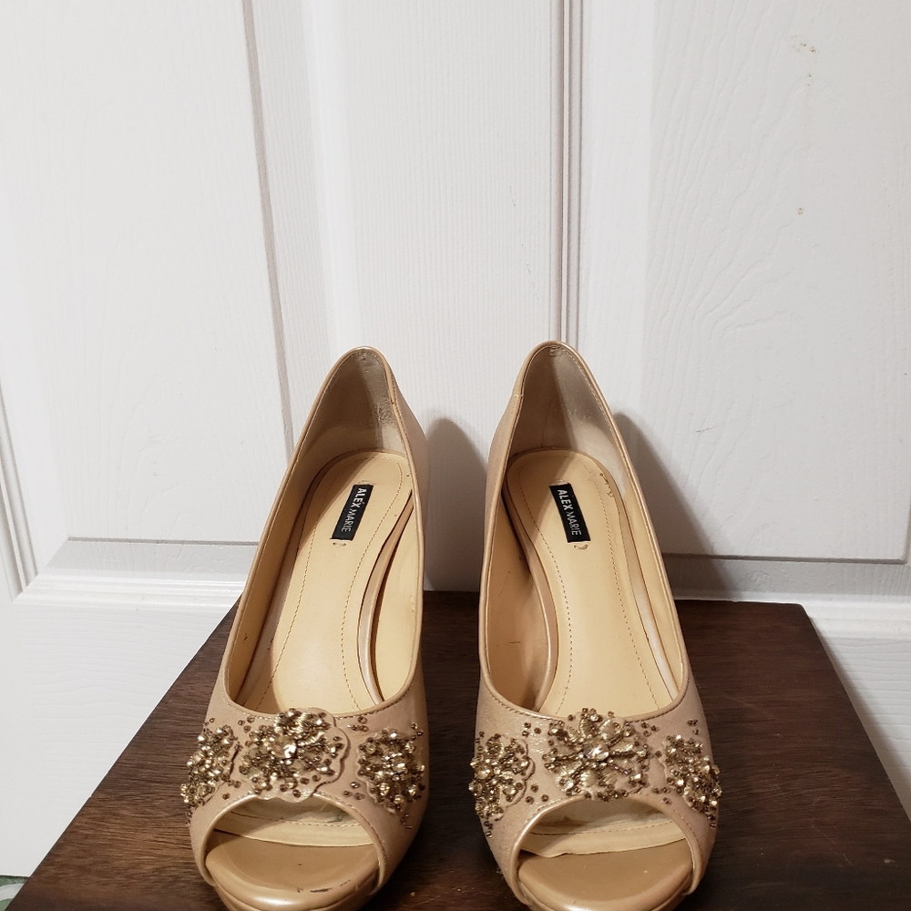 Alex Marie Low heels 👠